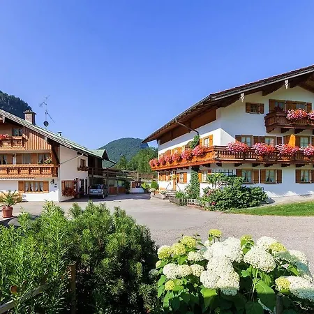 Gaestehaus Pfnuerlehen - Wiesenblick Апартаменты *